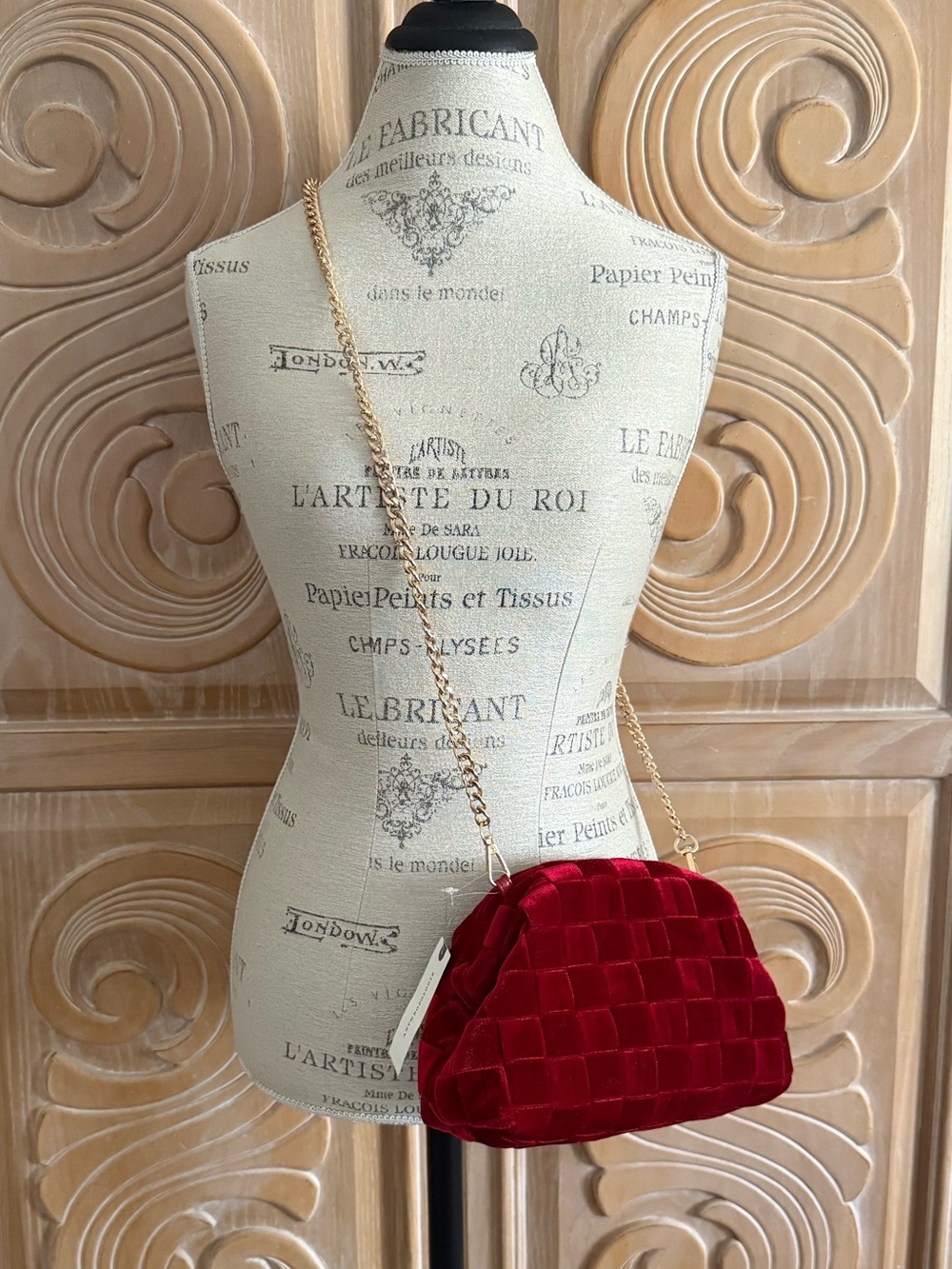 Anthropologie Beautiful Red Thick Velvet Quilted Clutch/Crossbody Bag Gold Chain